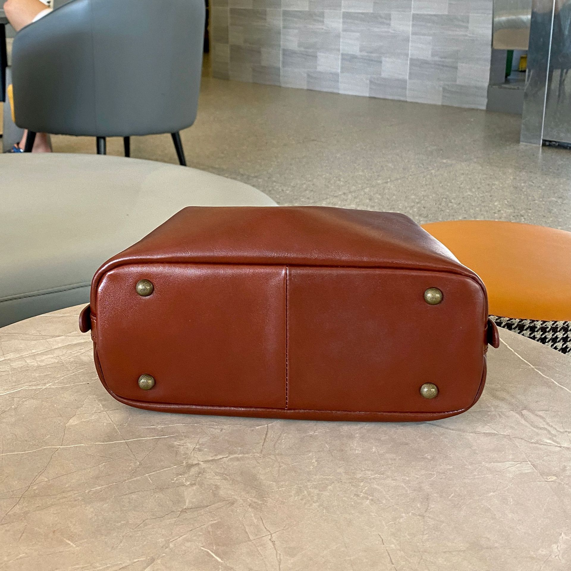 Plant tanned top layer cowhide, niche and versatile single shoulder crossbody minimalist women's zippered dumpling bag,_voghion.com