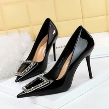 6122-8K66 European and American banquet high heels women's shoes with glossy patent leather shallow mouth pointed metal large water diamond buckle single shoe