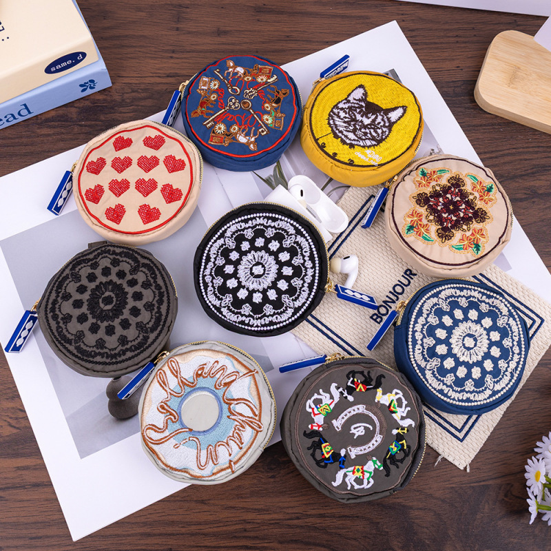 日本のかわいいコインキーホルダーバッグ女性の刺繍ナイロン多用途カジュアルデイリー収納キーヘッドフォンハンドバッグ|undefined