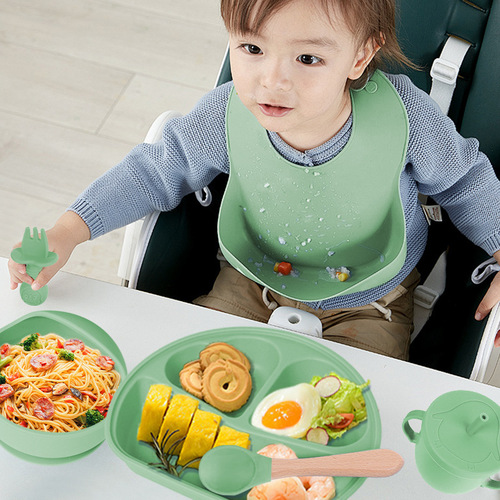 跨境儿童辅食硅胶餐盘碗宝宝叉勺围兜餐具套装食品级硅胶餐具批发