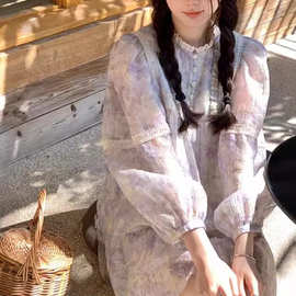 法式复古蕾丝拼接碎花连衣裙子女收腰气质设计感娃娃短裙春秋季