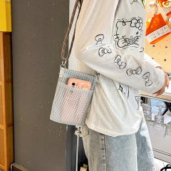 見栄えの良い外出用メッシュ携帯電話バッグ、新しい夏の森スタイルの小さなショルダーバッグ、軽量で軽量化された旅行用クロスボディメッシュバッグ