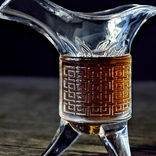 Antique glass noble cup white wine cup ancient emperor cup three-legged cup retro Qin and Han duke cup wine bottle spirit cup