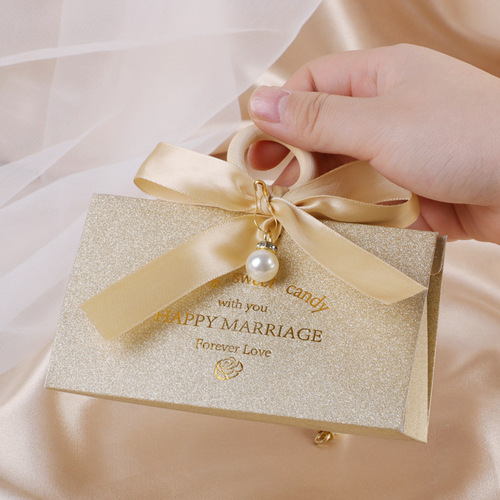 New wooden ring triangular wedding candy box champagne gold portable wedding candy bag engagement souvenir gift box wedding candy box packaging