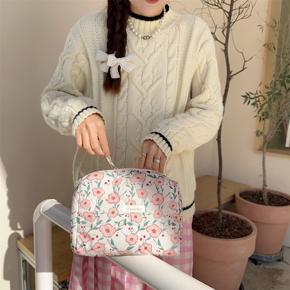 31081 ins Flower Soft Makeup Bag for Women, Portable large-capacity cosmetics and sundries storage bag, clutch undefined