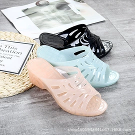 坡跟凉鞋;女式雨鞋;男式雨鞋