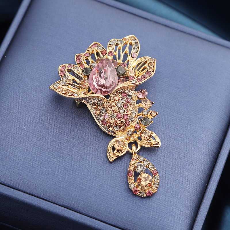 Brooch for Women, Elegant Real Gold Electroplated Czech Rhinestone Fashion Pendant Brooch, Simple Suit Coat Collar Pin Manufacturer Available Now