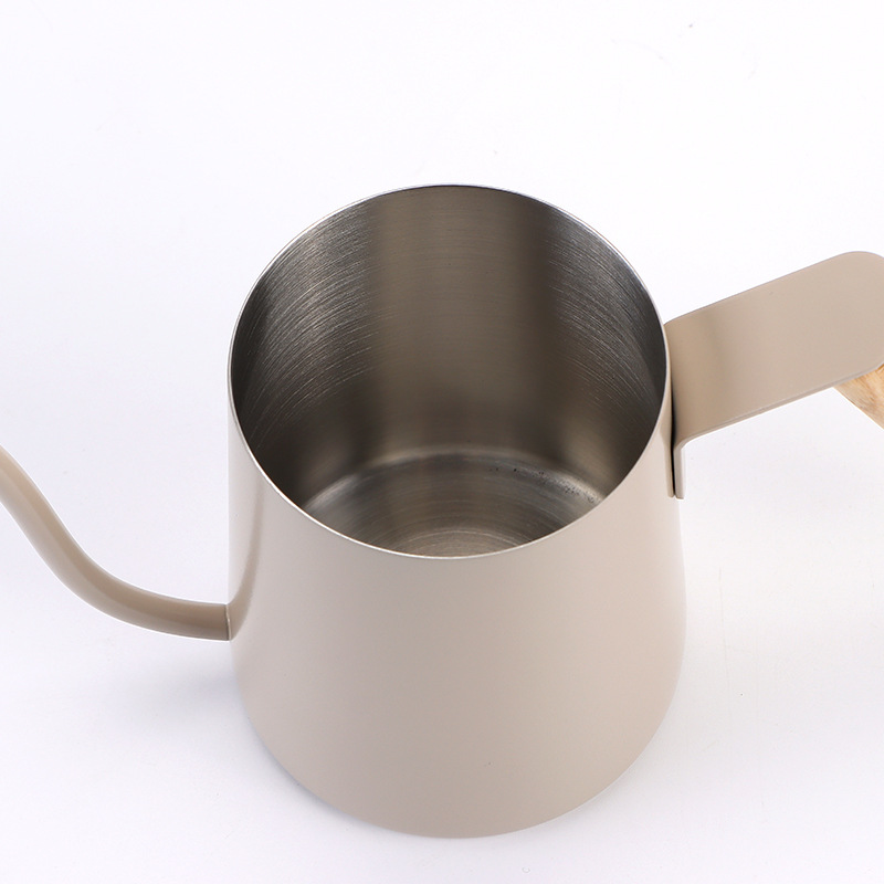 Hogar de acero inoxidable café mano olla estilo occidental boca delgada boca larga mango de madera con tapa tetera de leche colgando tetera de goteo del oído