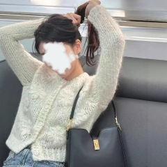 ペ秀智と同じフランス式の小香風ニットカーディガンの女性の優しい風の透かし彫りのフックのセーターのコートの25春の新型