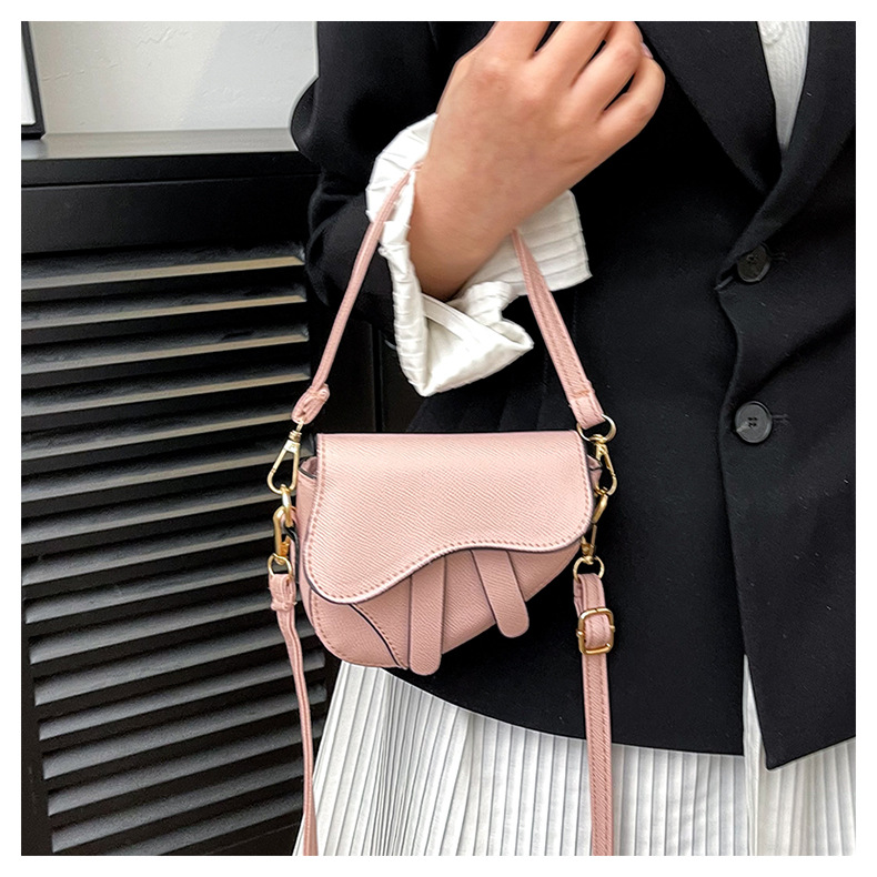 Kleines Nischendesign für Frauen 2024 neuer Sommer minimalistischer Crossbody, einzelne Schulter, Unterarmtasche, modische Textur_voghion.com