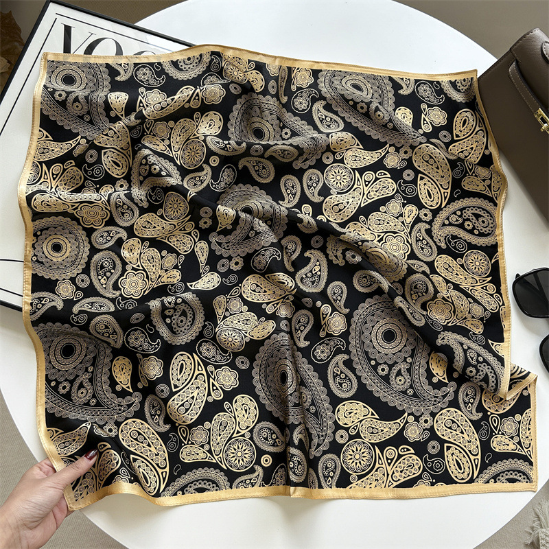 白黒の幾何学のストライプの韓国版の百合のシルクのスカーフの桑のシルクのスカーフの女性の春夏のファッションの薄いタイプのスカーフの贈り物