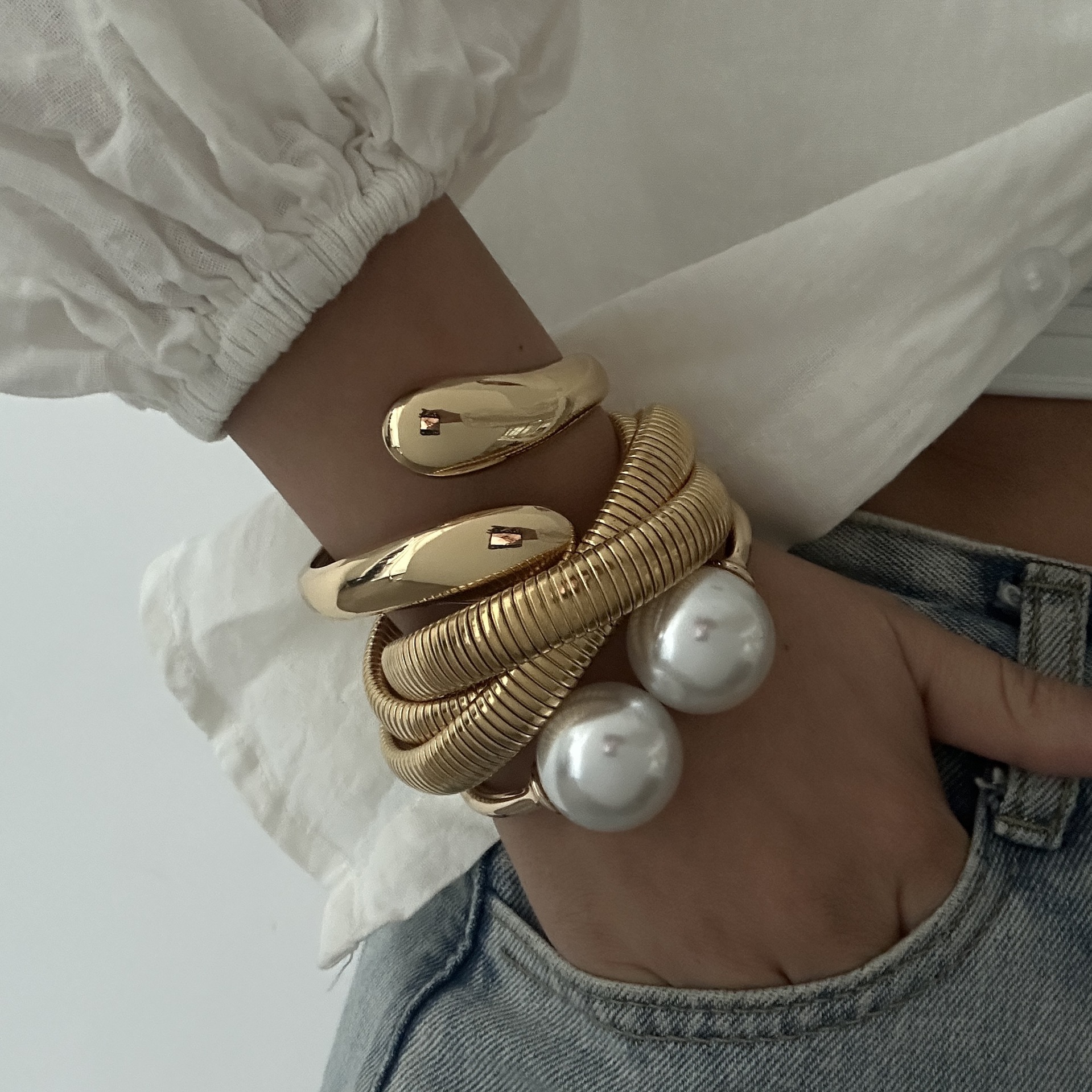 45g Weight Silver Plated Plating Material Bangle Classification Alloy Chain Material 1 Piece Quantity Casual, Daily Occasion Metal Material Solid Color Pattern Women's, Men's Gender Plating Design Elegant, Vintage Style Style Gold Color Europe And America Fashion Trend Open-Ended Bracelet Metal Texture Pearl Design Bracelet 13