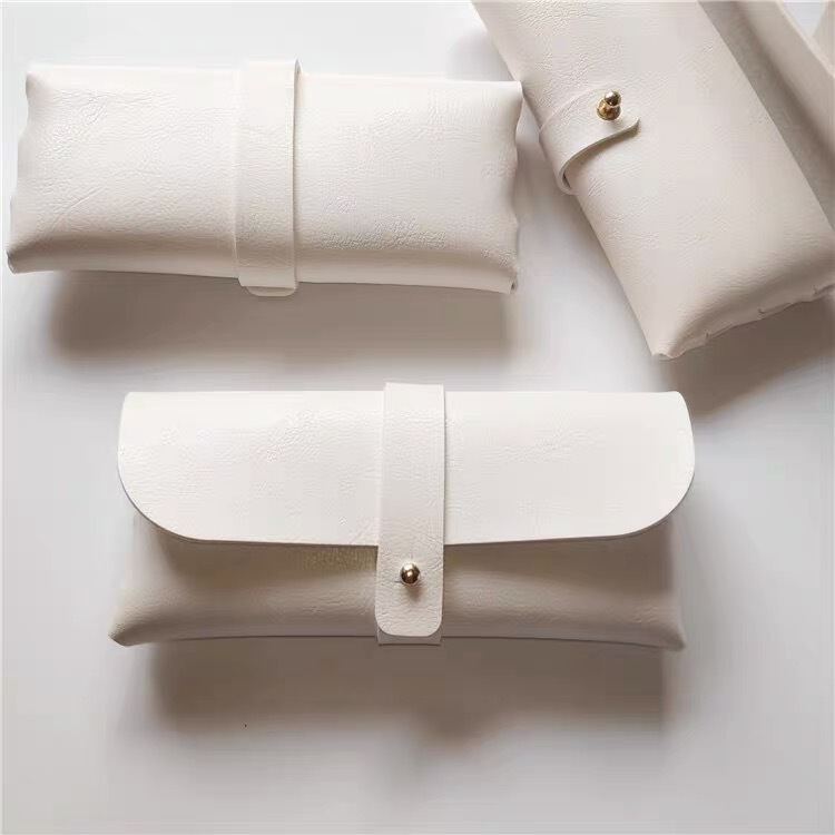 White soft bag simple advanced glasses storage portable soft bag leather buckle soft sunglasses leather bag wholesale