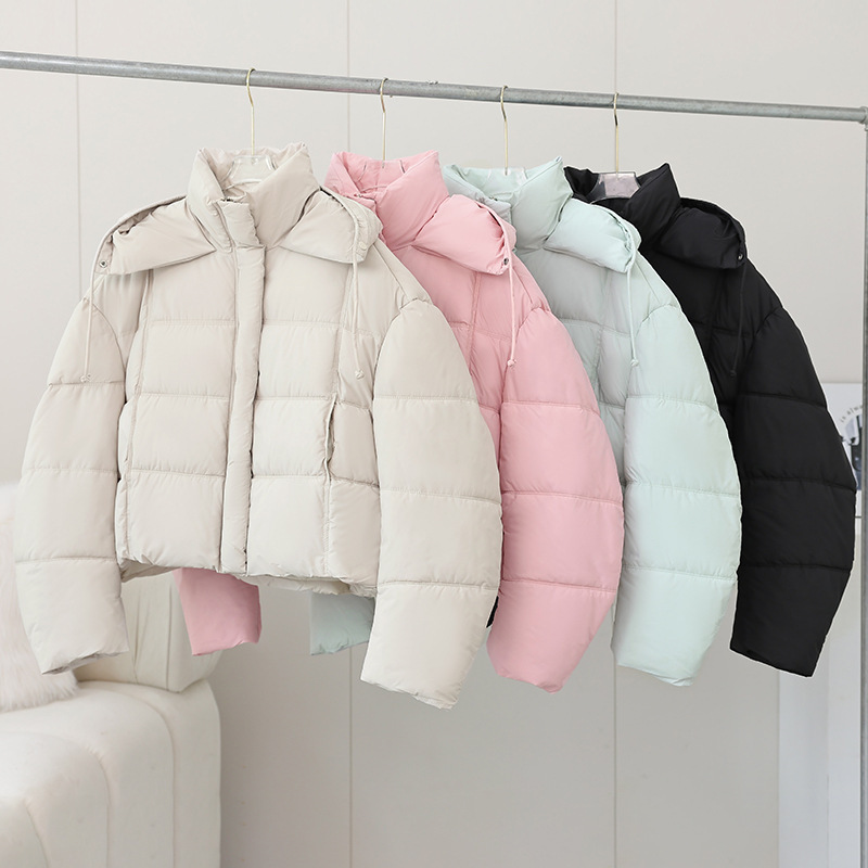 2025 nuevo encapuchado grueso corto de moda de algodón de invierno mujer pequeña chaqueta de algodón de pan caliente