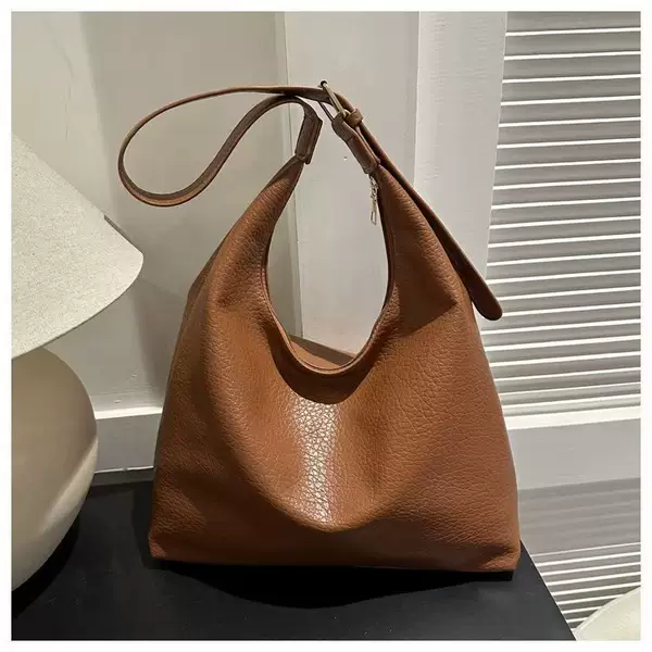New Niche Textured Underarm Bag for Women 2026 Trendy Korean Version Retro Tote Bag Casual Large Capacity Commuter Bag