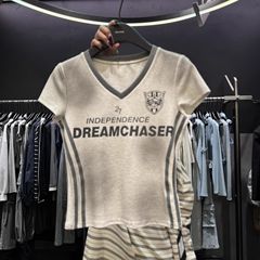 2025 春の新コントラストカラー V ネックレタープリントホットガールスリムフィット半袖 Tシャツ女性のインナー