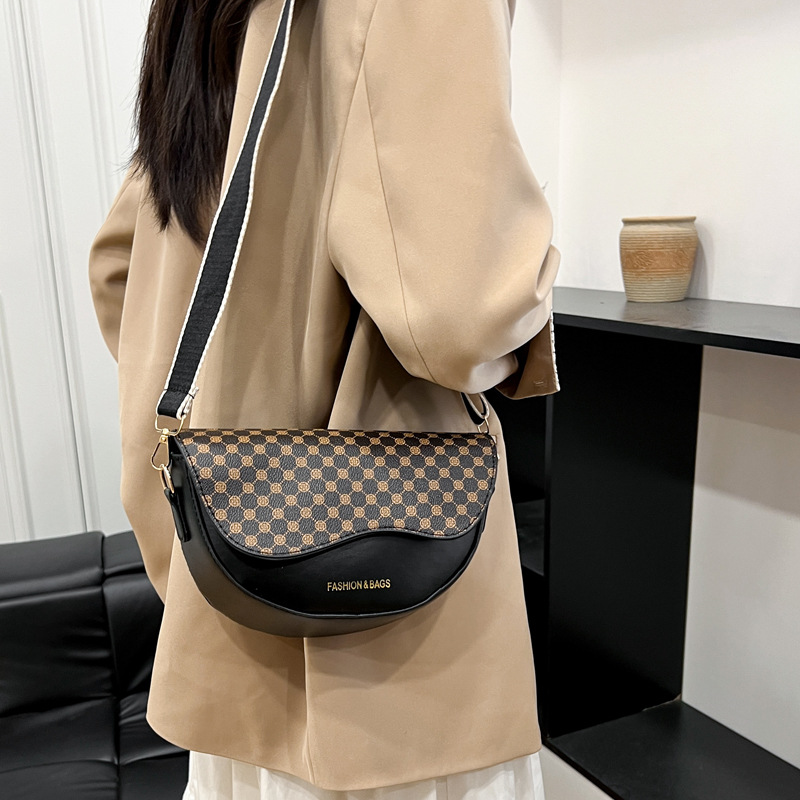 Retro Leopard Print Shoulder Bag Versatile Textured Saddle Bag_voghion.com