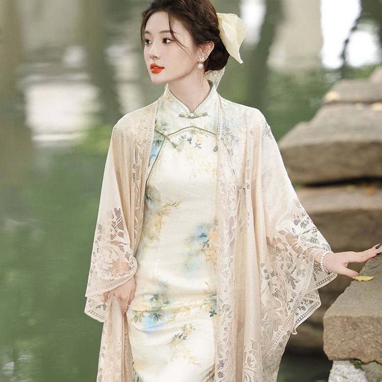 New Chinese-Style Thin Outerwear with Tassels, Lace Hollow-Out Design, Summer New Style, Elegant Ancient-Style Sun-Protective Cardigan for Women