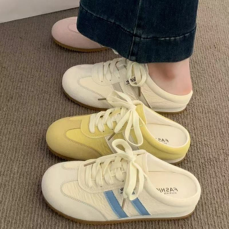 Pantuflas Baotou para mujer, uso de verano 2025 nuevos zapatos de entrenamiento de súper fuego, medio arrastre, zapatos blancos, estilo explosivo, zapatos Forrest Gump