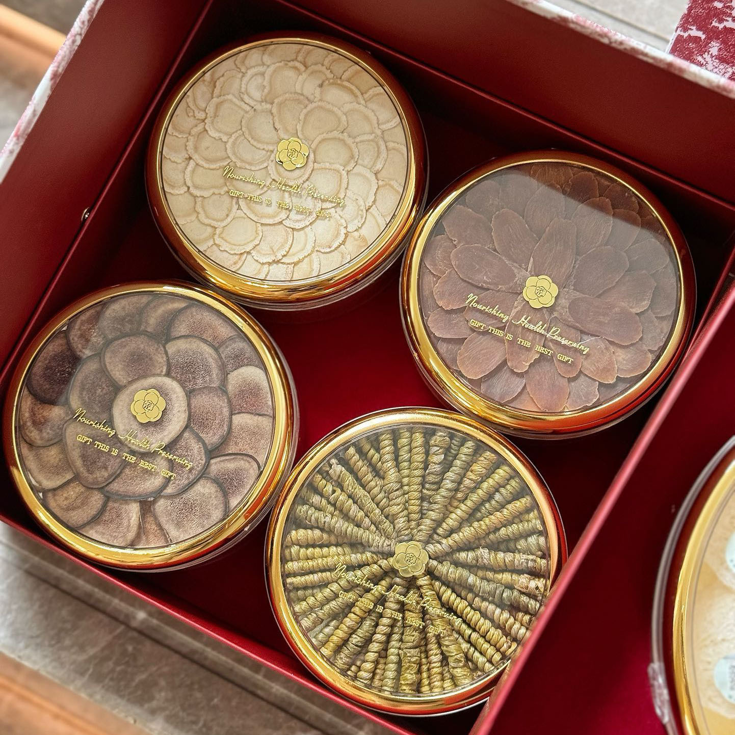 Red Velvet Eight Treasure Gift Box American Ginseng Dendrobium Red Ginseng Deer Antler Reishi Tangerine Peel 190g specifications