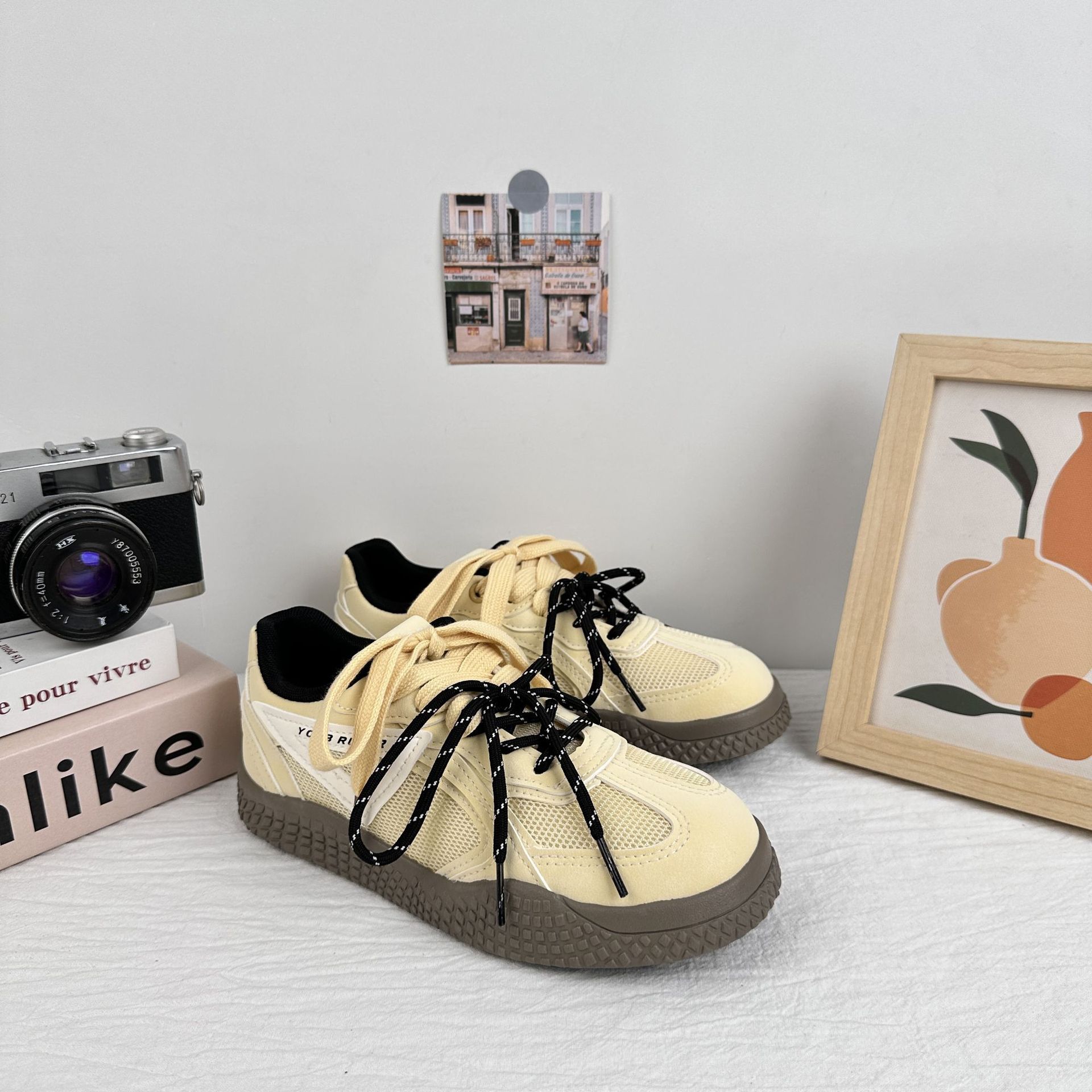 Zapatos de skate para mujeres de 2025 nuevos zapatos blancos de verano, zapatos casuales de malla, zapatos deportivos de suela gruesa