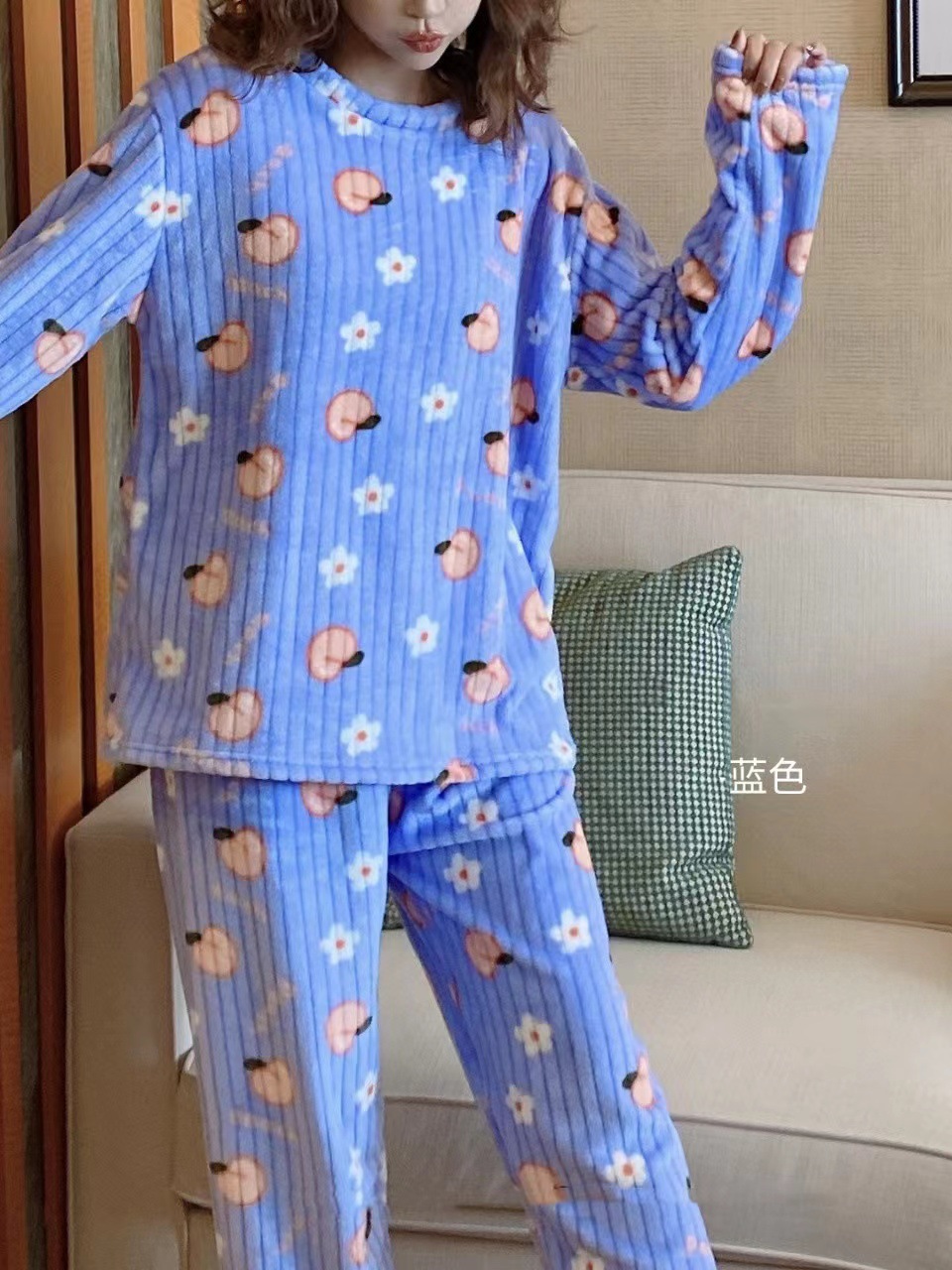 Crescent City Peach Little Fragrant Coral Velvet Pijama Mujer Invierno jacquard Shutton Velvet Espesar Butterfly Warm Set