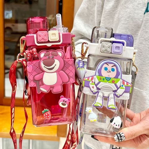 Children's water cup for school, portable tritan kettle, anti-fall, high temperature resistance, high-value plastic strawberry bear cup