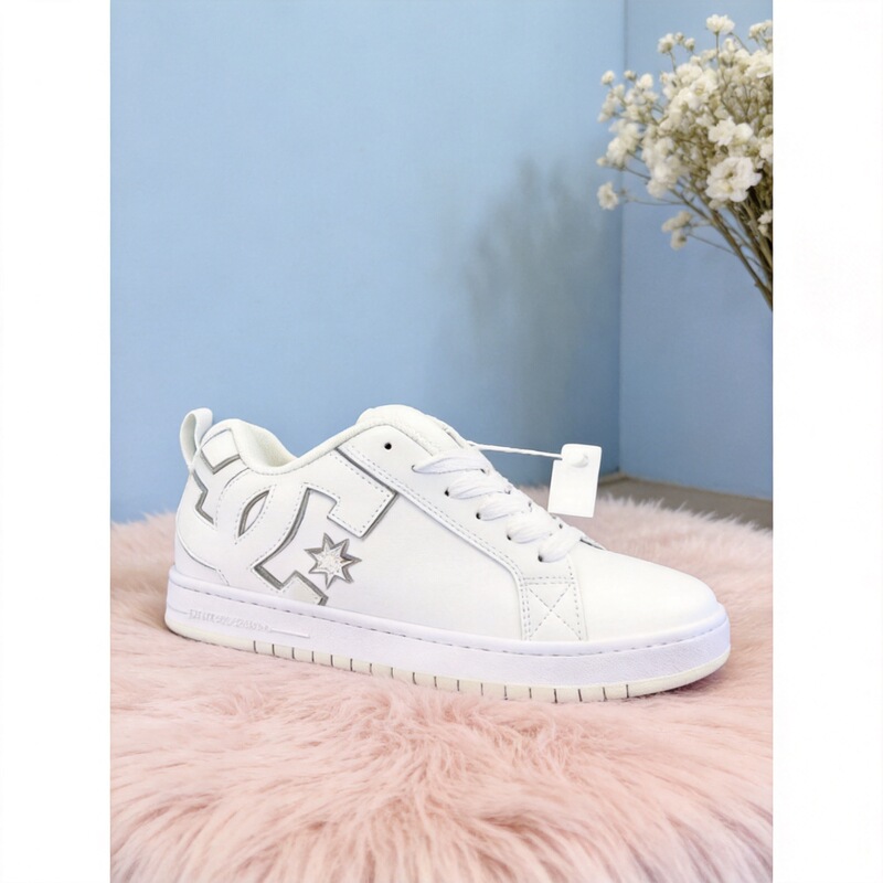 Putian cross-border DC sneakers for men and women, large size casual comfortable sports shoes, wide version cowhide commuter low-top trendy shoes Putian cross-border DC sneakers for men and women, large size casual comfortable sports shoes, wide version cowhide commuter low-top trendy shoes