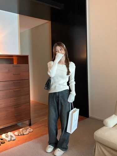 All-matching apricot color one-shoulder sweater for women with early autumn feel, super beautiful, slim, pure long-sleeved knitted top