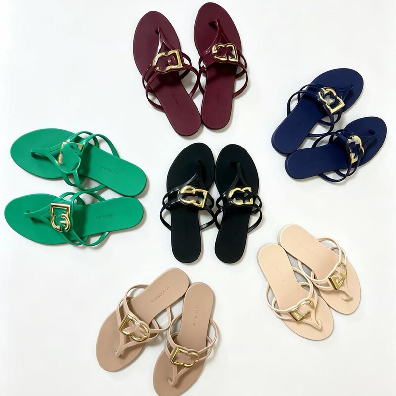 2026 New D-brand G-buckle flip-flops, cross-strap designer women's shoes, summer flat sandals, jelly sandals