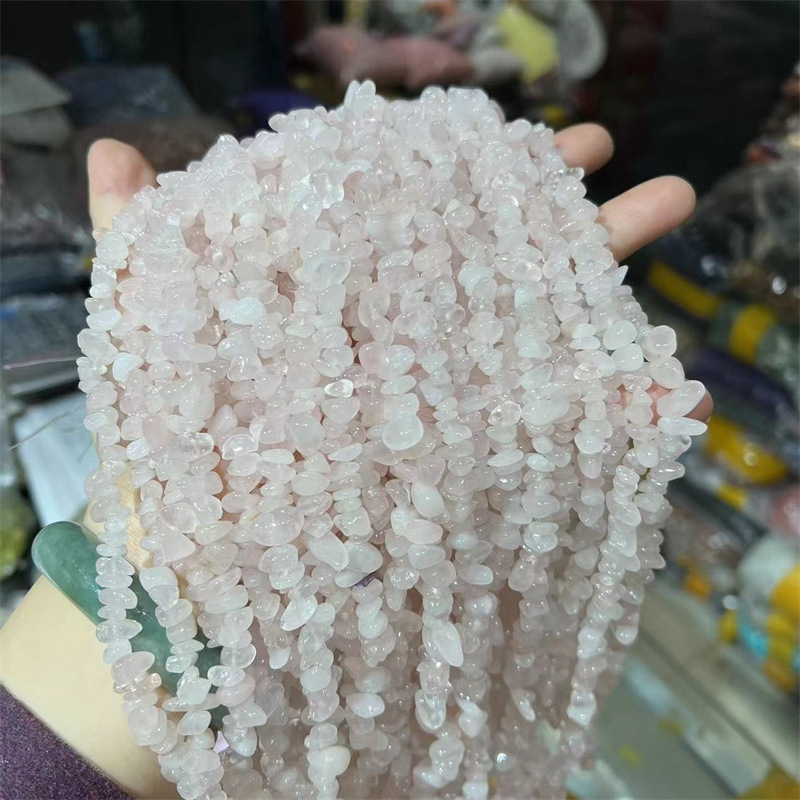 不規則な粉晶粉水晶の穴があります。|undefined