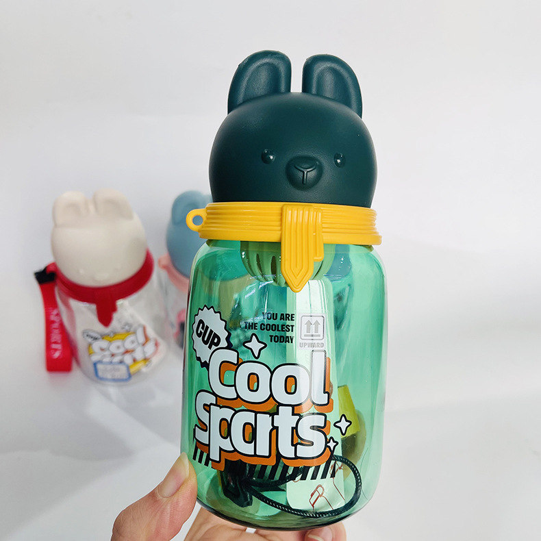 Baijia 5063 taza de plástico para niños babero cabeza de conejo taza de plástico nuevo estilo cool guapo correa de cuerda taza con partición de té