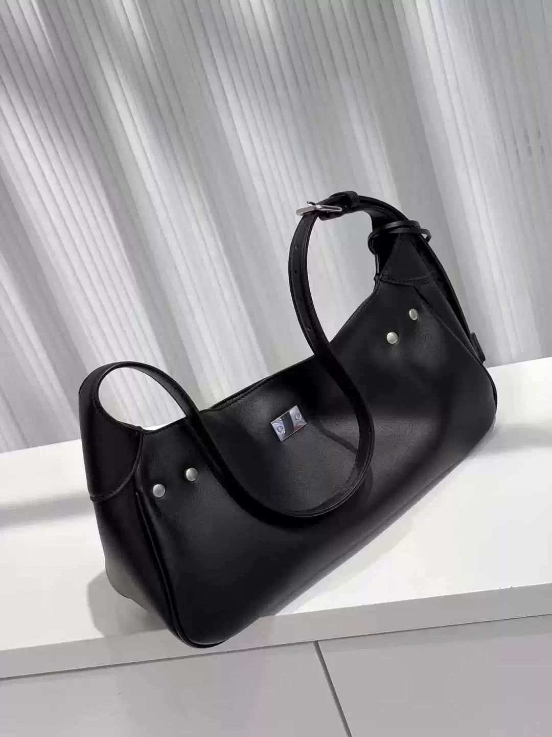 Leather capacious underarm bag, one-shoulder bag, genuine leather