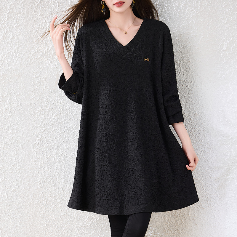 2026 Autumn New Arrival: Casual Loose Fashionable Slimming Design for Plus-Size Women, Simple and Elegant Mid-Length Top