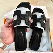 �F؛�W�t��ЬŮ���⴩�r��ˮ荰ٴ�ƽ��һ����ɳ������Ů2025�¿�