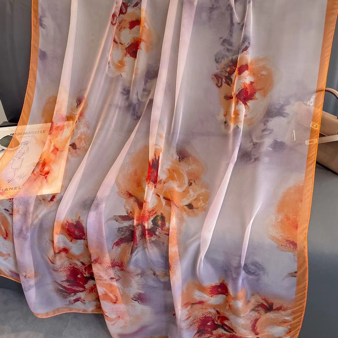 春と秋のシルクスカーフ女性用2026年新作大判ガーゼスカーフ、スタイリッシュでシンプル、多用途、おしゃれな日焼け止めショール、お母さんへのプレゼントに最適。