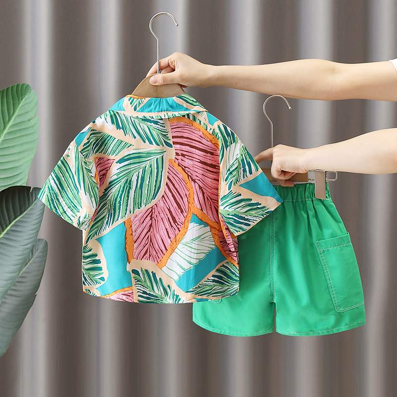 5684 traje de camisa de estilo de vacaciones para niños 2025 verano nuevo traje de tres piezas de ropa de playa de Sanya junto al mar para niños