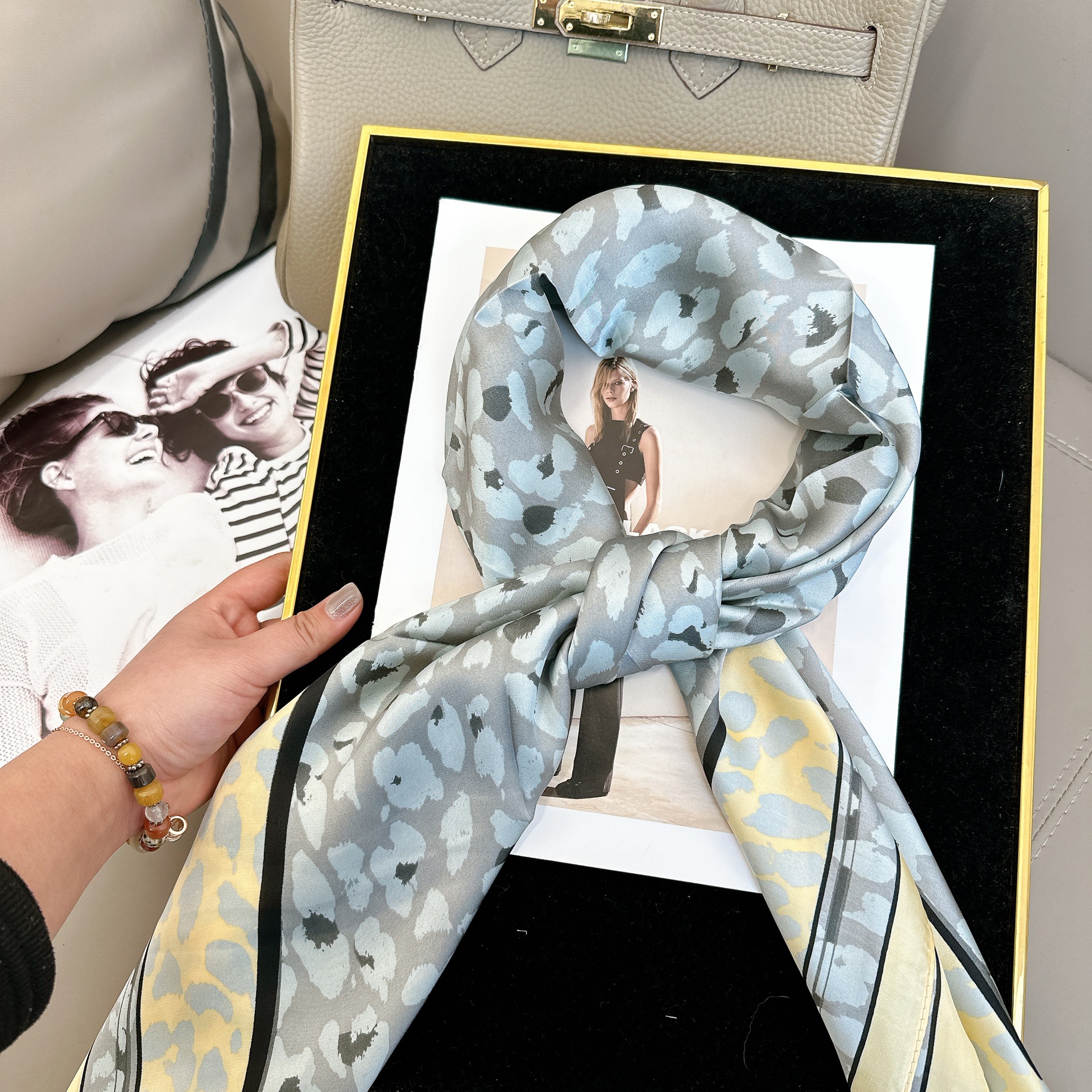 파란색 노란색 가장자리 레오파드 무늬