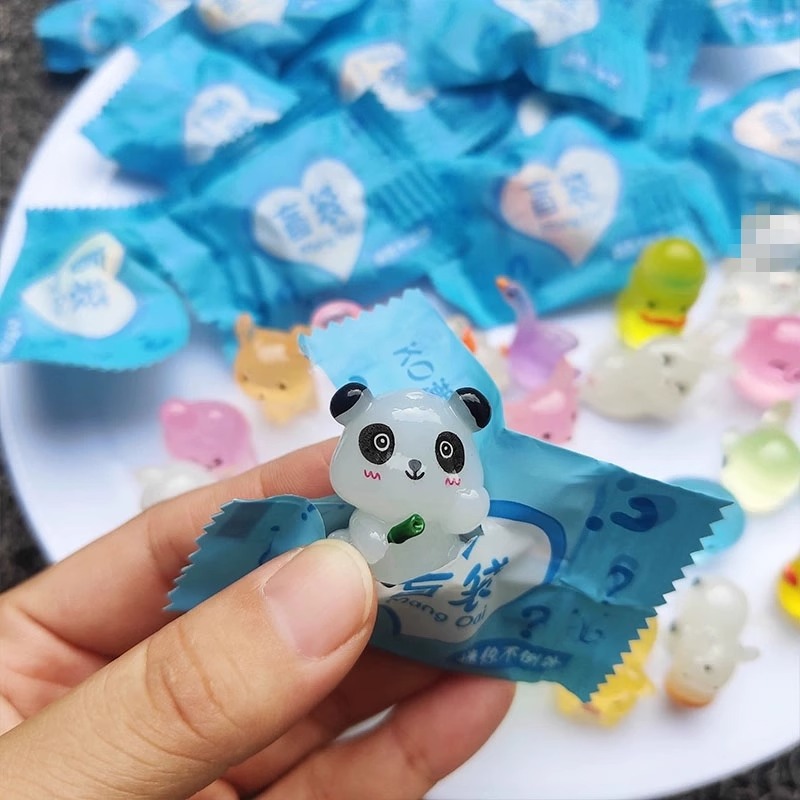 [24 caja ciega de juguetes abierta a fresco] bolsas ciegas de dibujos animados de luz nocturna miniaturizadas para niños pequeños regalos de verano juguetes adornos