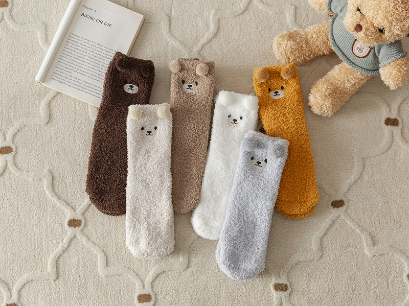 Women's Japanese Style Cartoon Bear Polyester Blending Crew Socks A Pair display picture 1