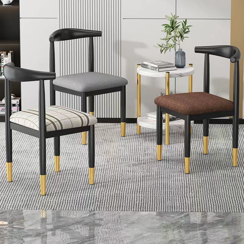 Silla respaldo silla de comedor para el hogar silla de comedor silla de comedor de lujo ligero y simple restaurante taburete de moda silla de cuerno de hierro forjado una pieza al por mayor