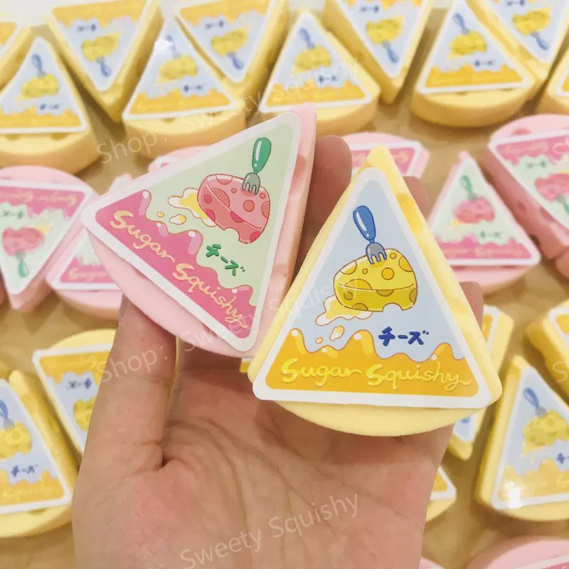 Двухцветный сыр медленно отскочил, щепотка, декомпрессионная игрушка маленькая красная книга через границу Sugar Squishy