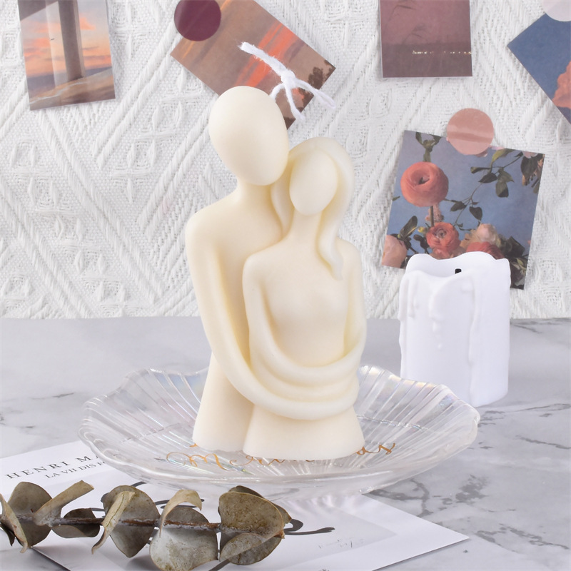 [Love in arms] Couple embraces aromatherapy candle lasting lock love Valentine's Day gift