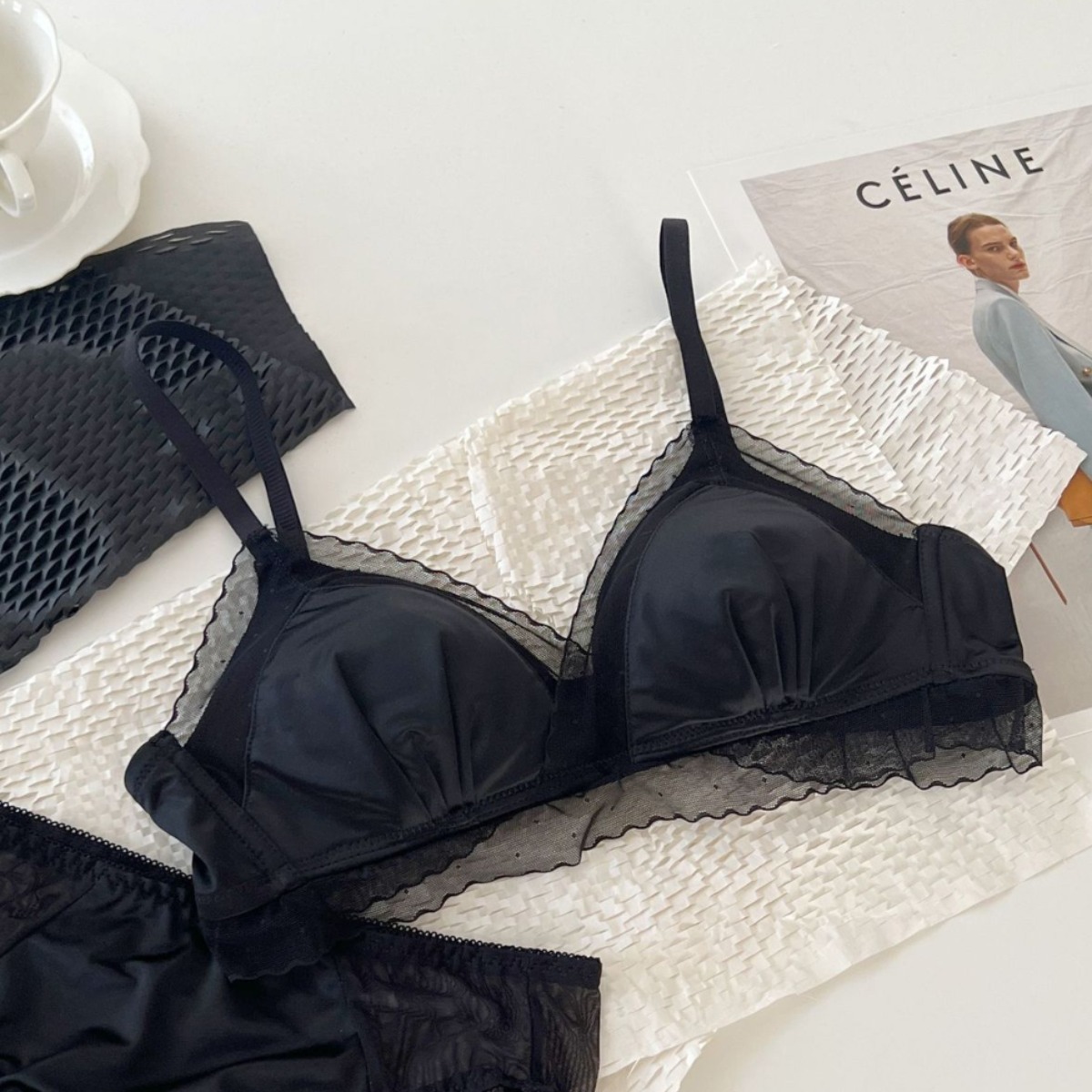 Venta directa de fábrica comercio electrónico transfronterizo Sudeste de Asia Vietnam Tailandia damas seda francesa satén recogido cómodo sujetador