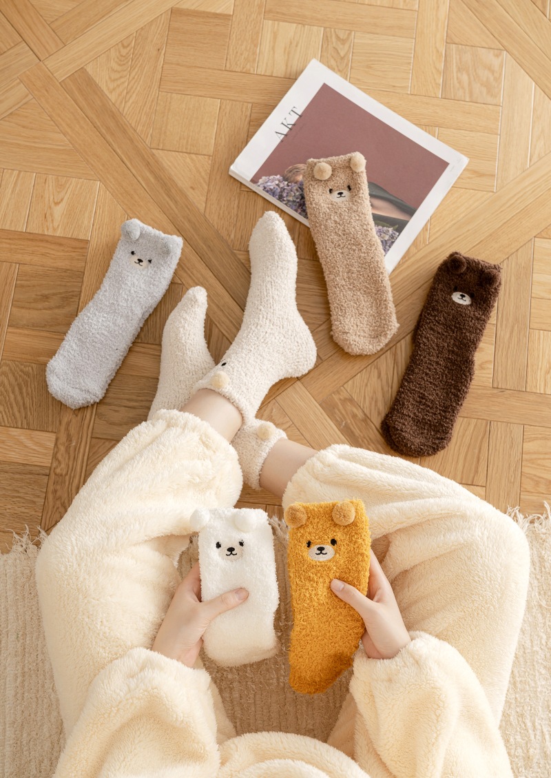 Women's Cute Simple Style Cartoon Bear Polyester Embroidery Crew Socks A Pair display picture 1