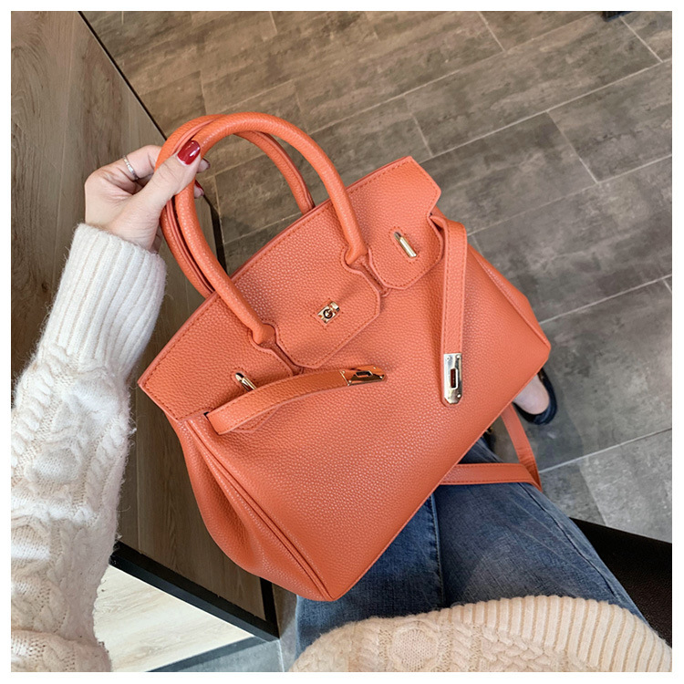 Large-capacity women's handbag, 2026 new stylish and fashionable design, suitable for carrying as a shoulder bag or crossbody bag, also ideal as a wedding bag