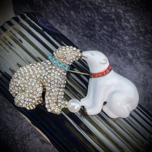 New and middle-aged handmade enamel craft rhinestone inlaid couple bear shape retro fashion versatile fashion design brooch