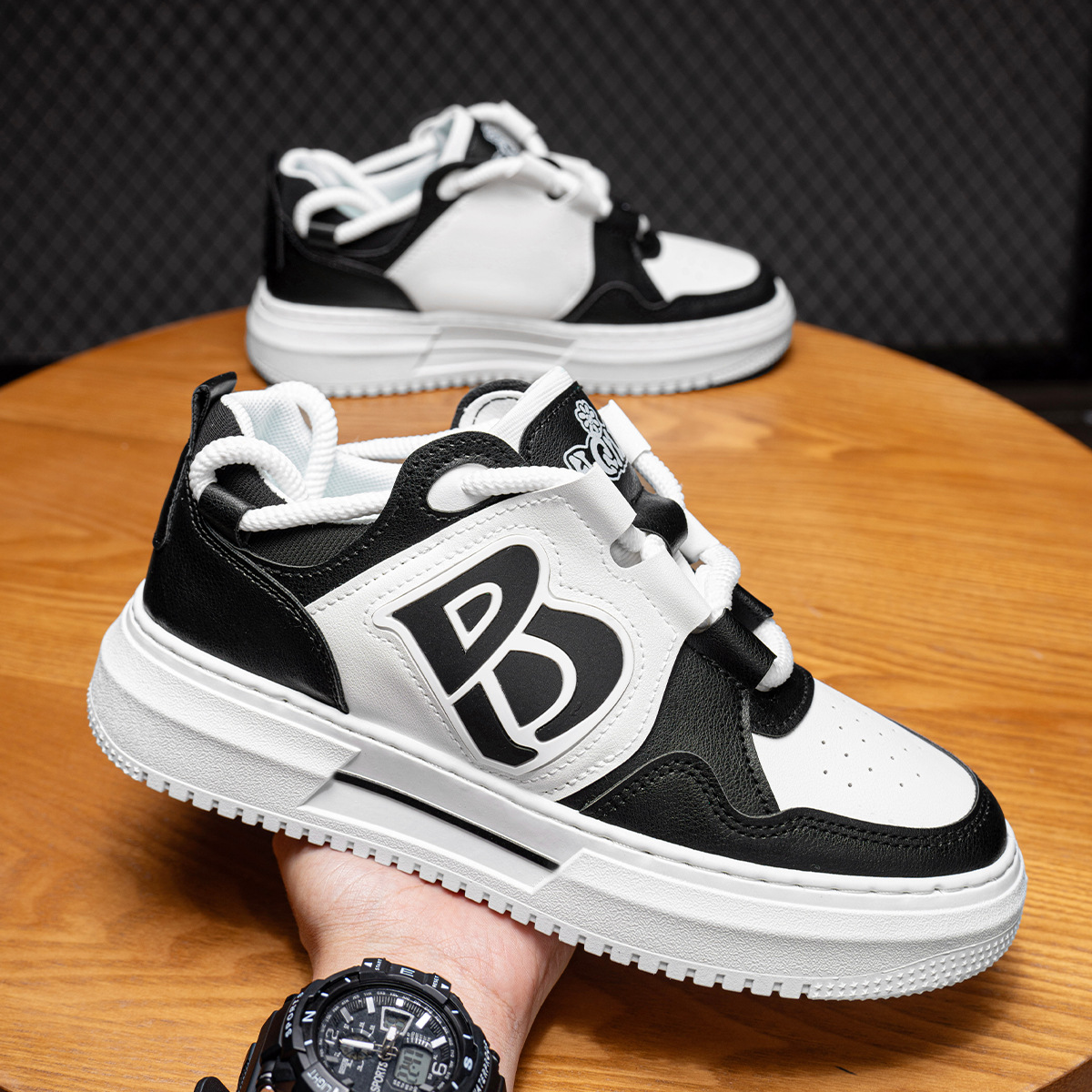 Zapatos de hombre transpirables 2025 nuevo estilo coreano tendencia todo-fósforo deporte casual zapatillas de deporte estudiantes suela gruesa aumento pequeño blanco zapatos de moda