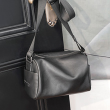 简约牛皮男士单肩包百搭时尚青年小方包街头单肩斜挎包骑行后背包