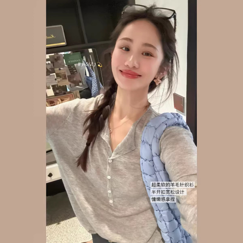 Zheng Chunhua Ju Soft Wool Half-Button Henley Long Sleeve T-Shirt Knitwear for Women, Slightly Sheer, Loose Fit, Versatile Cover-Up